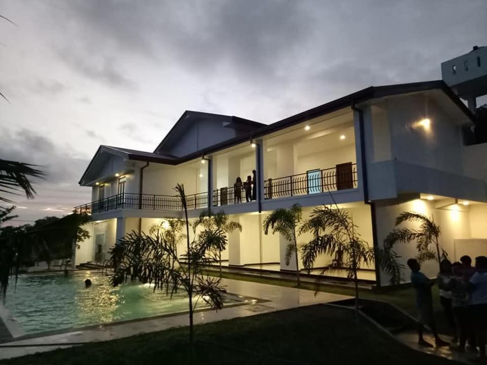 Sea Lagoon Beach Hotel Trincomalee Ngoại thất bức ảnh