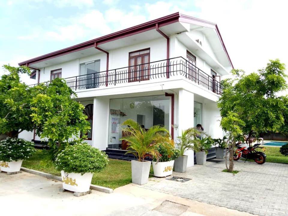 Sea Lagoon Beach Hotel Trincomalee Ngoại thất bức ảnh
