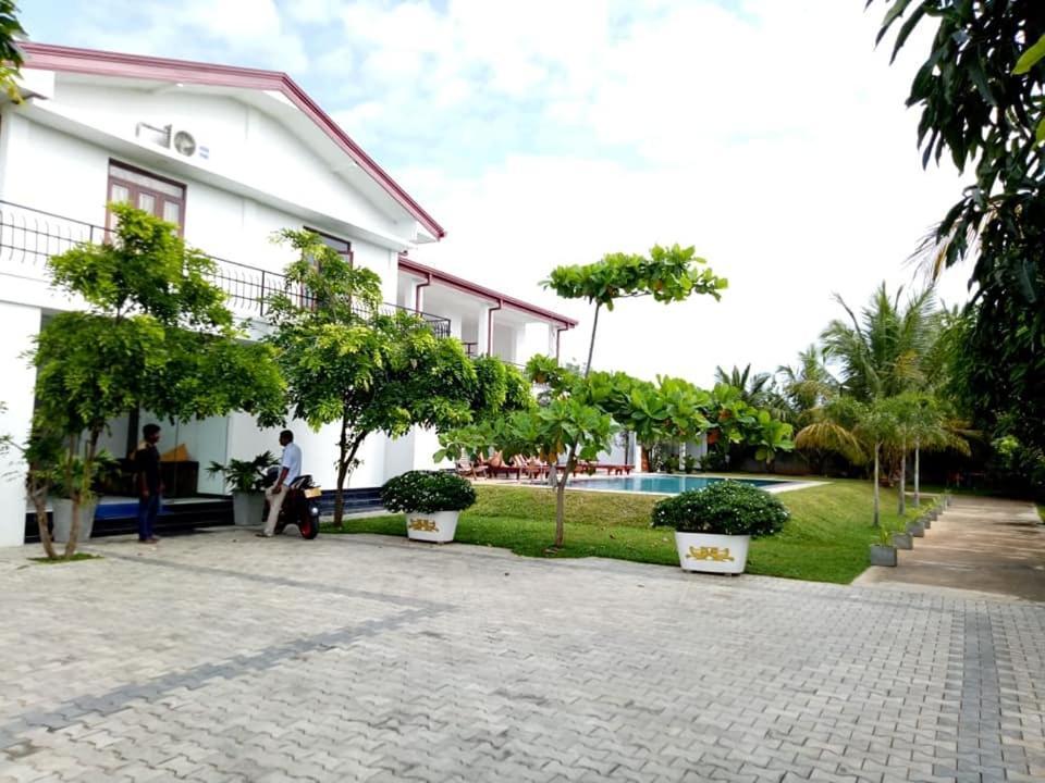 Sea Lagoon Beach Hotel Trincomalee Ngoại thất bức ảnh