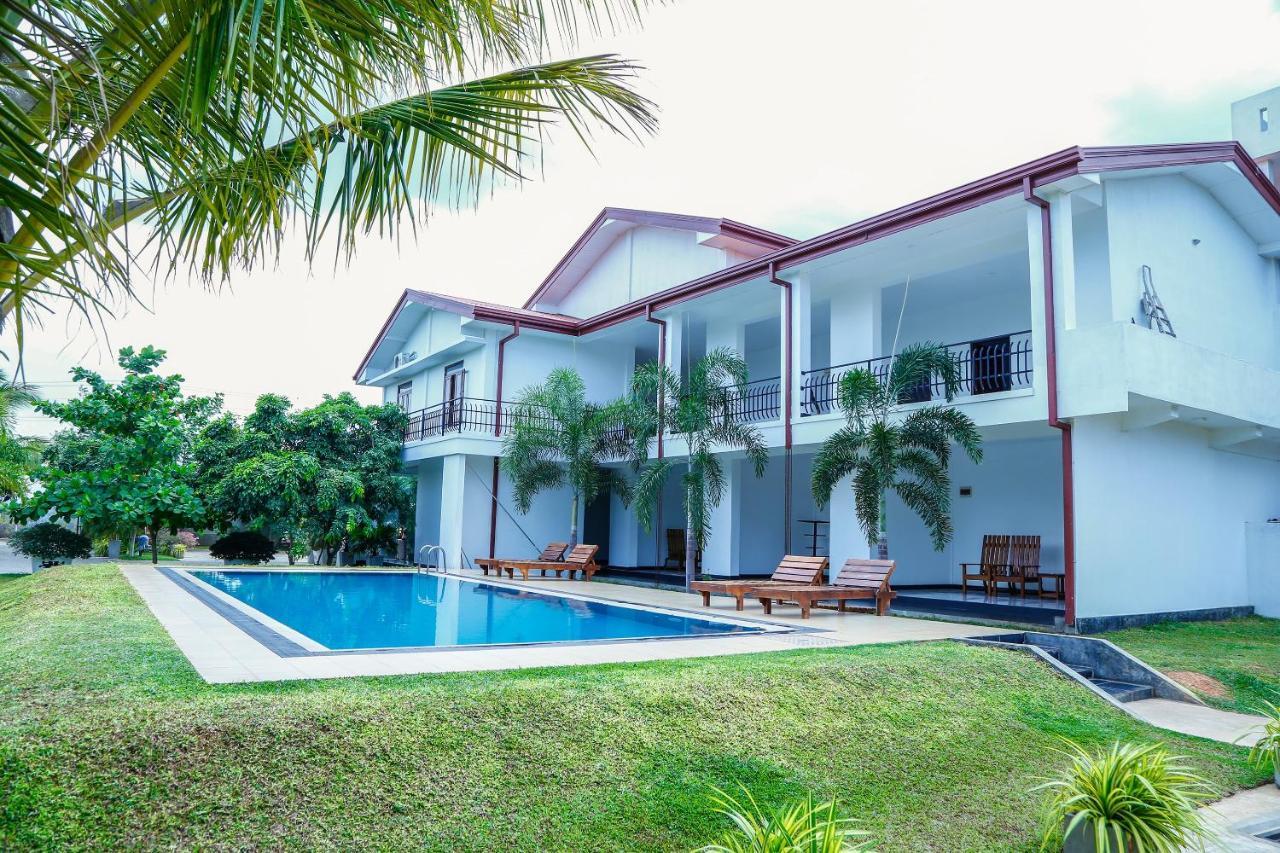 Sea Lagoon Beach Hotel Trincomalee Ngoại thất bức ảnh
