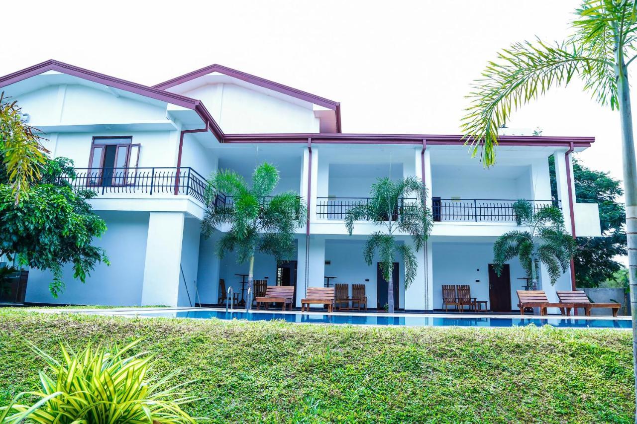 Sea Lagoon Beach Hotel Trincomalee Ngoại thất bức ảnh
